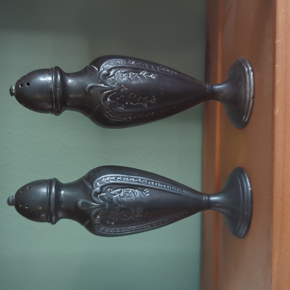 1950's Viking lead salt and pepper shakers - Picture 2 of 3